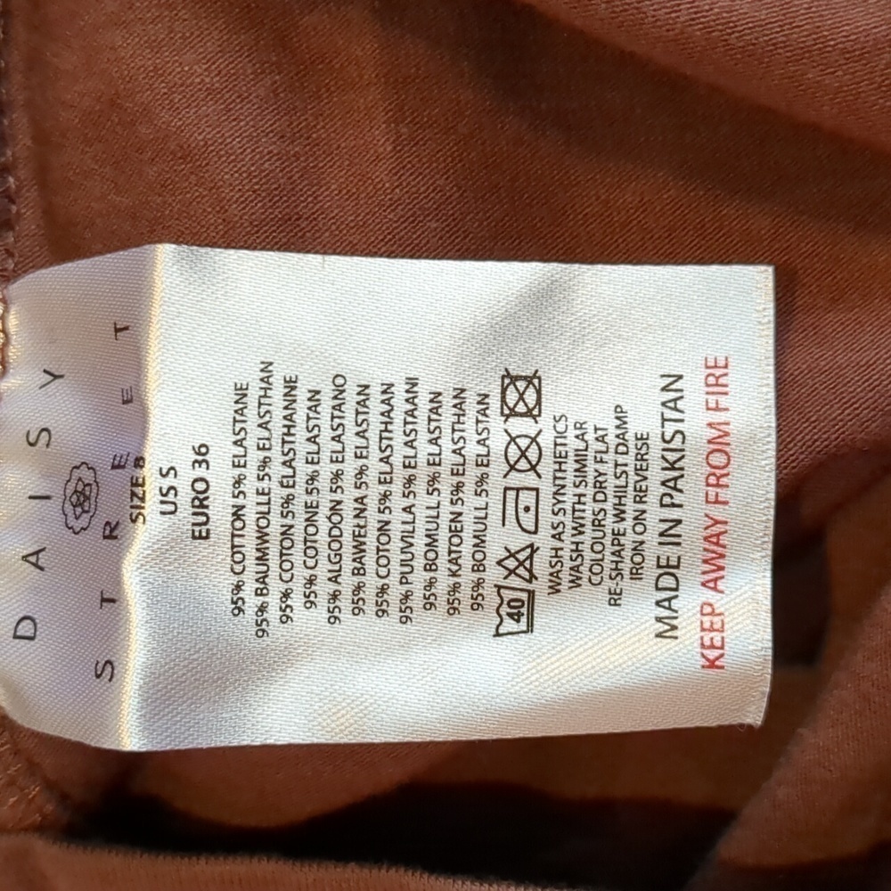 Dolls Kill Daisy Street Brown California Long Sleeve Crop Top size Small - Picture 6 of 7